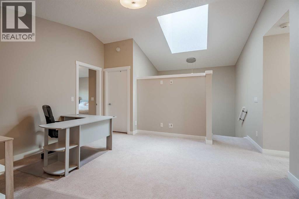 Single Family House for Sale in   Avenue NW West Hillhurst Calgary 