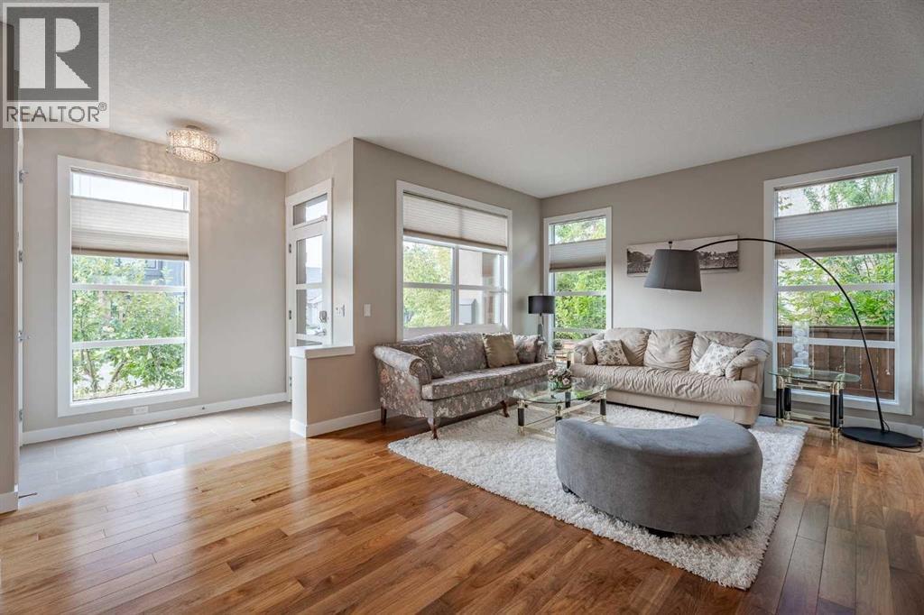 Single Family House for Sale in   Avenue NW West Hillhurst Calgary 