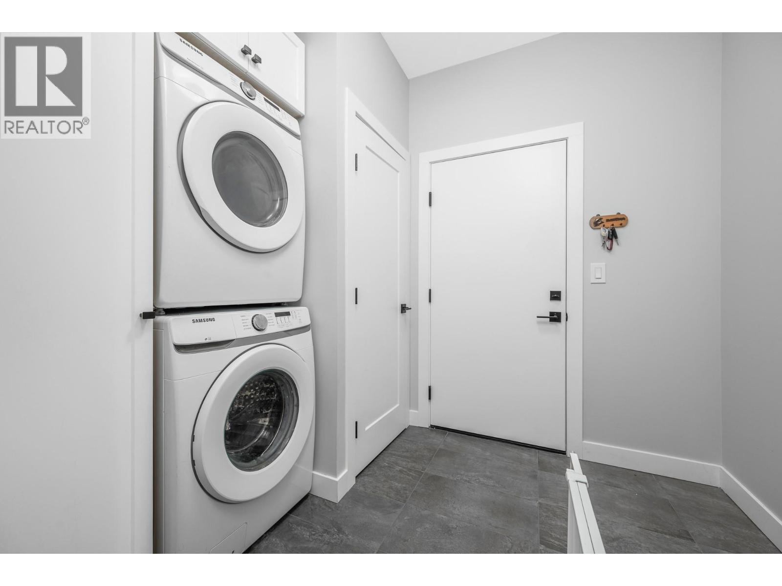 528 Loon Avenue - 14