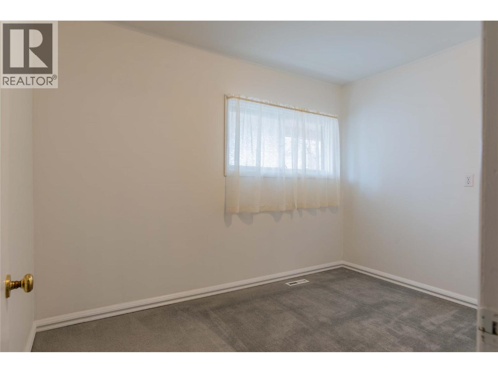 916 Nelson Avenue, Trail