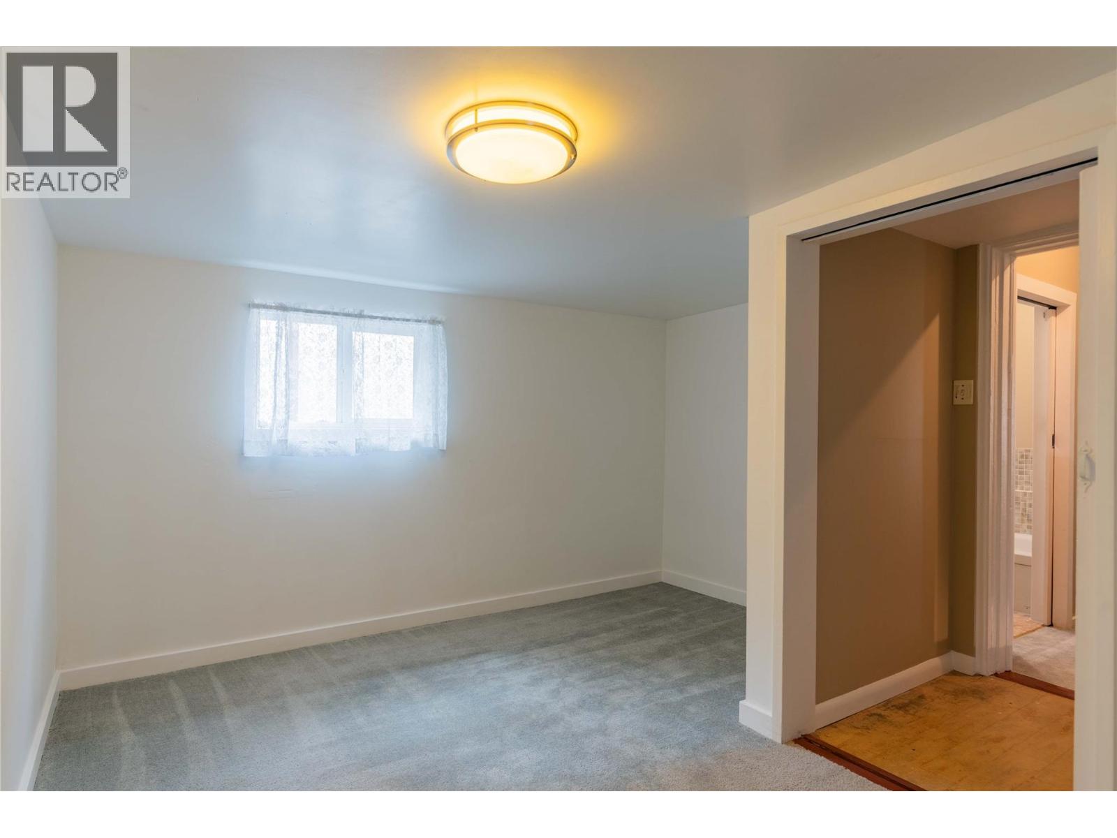 916 Nelson Avenue, Trail