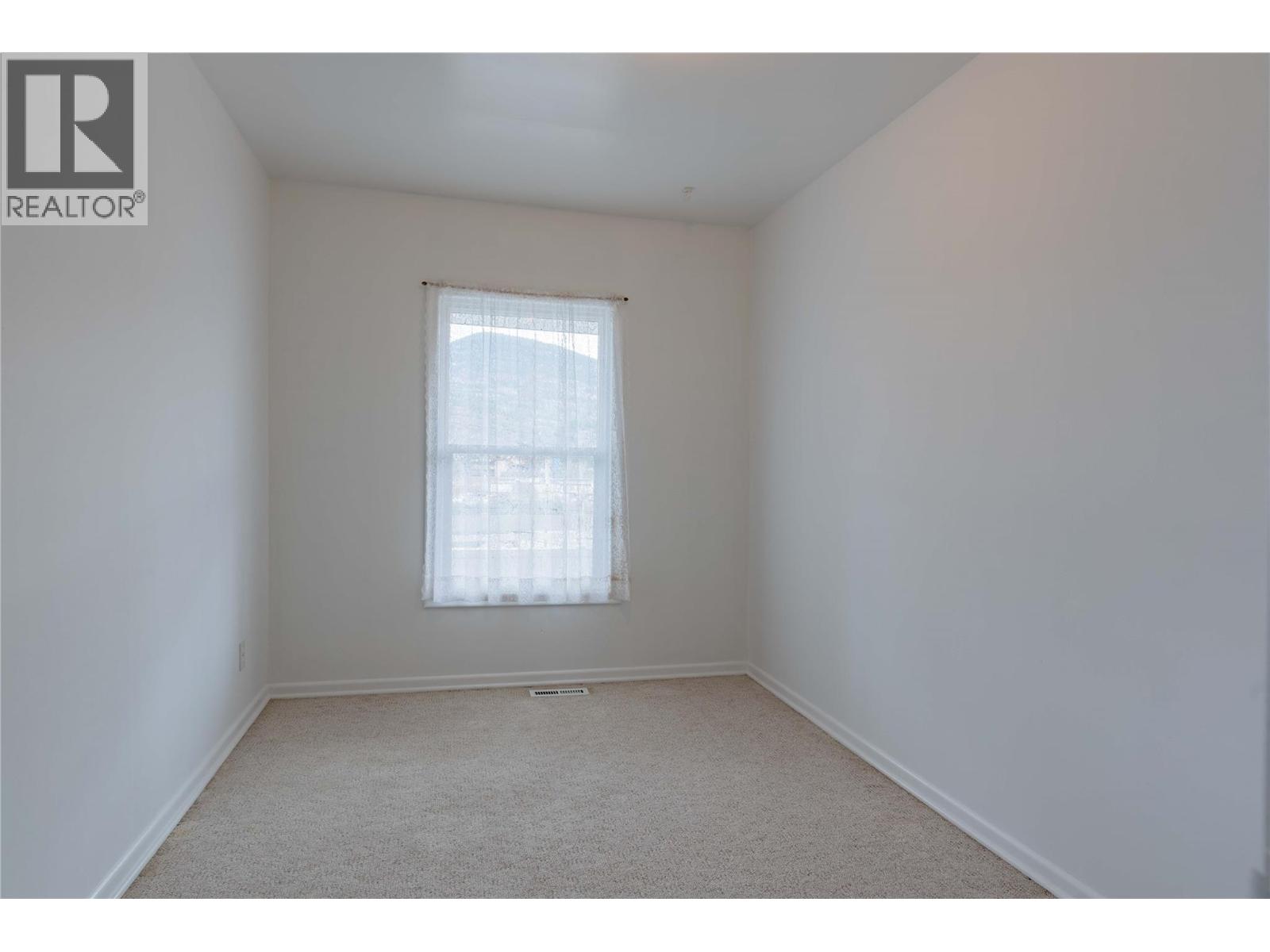 916 Nelson Avenue, Trail