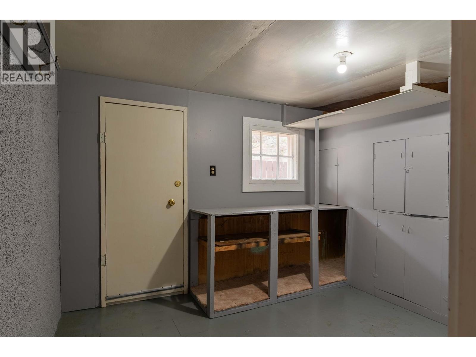916 Nelson Avenue, Trail