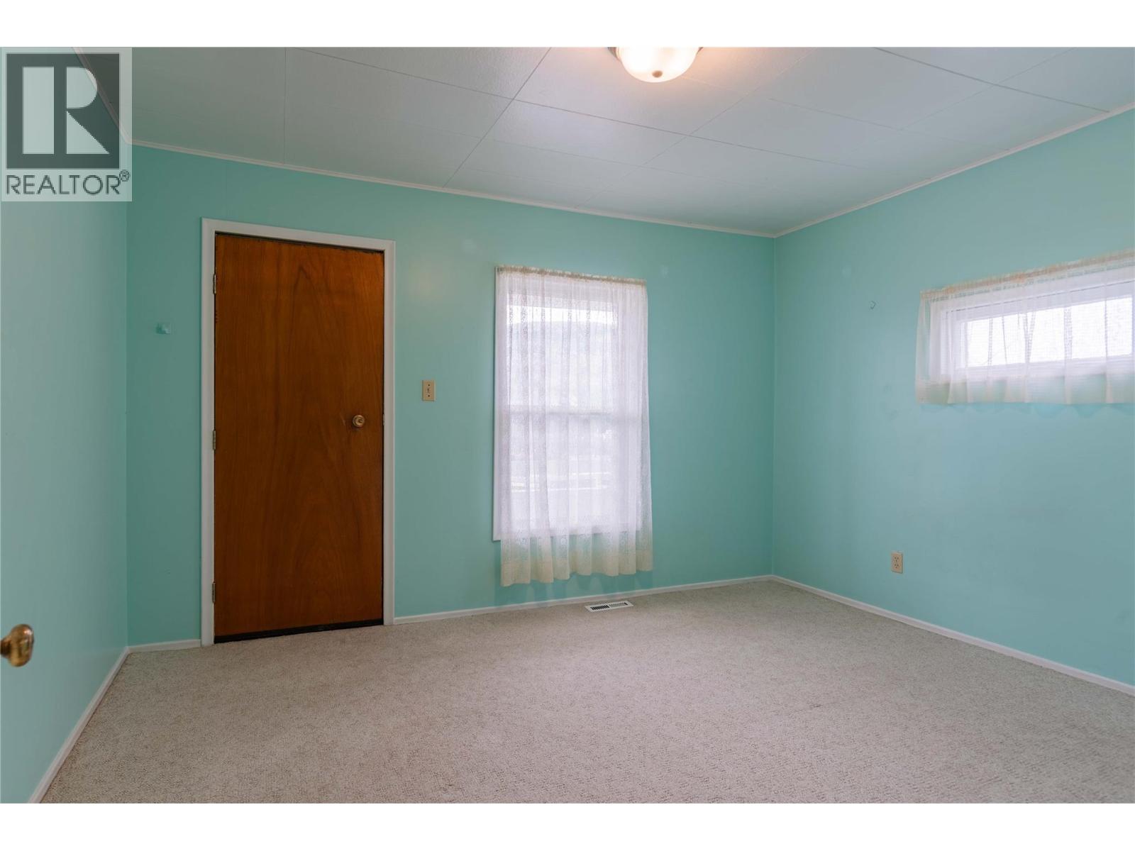 916 Nelson Avenue, Trail