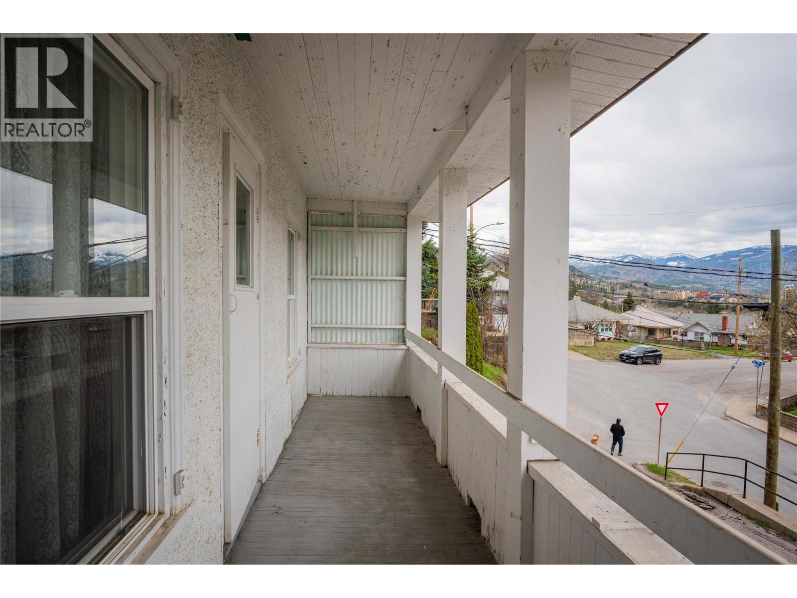 916 Nelson Avenue, Trail