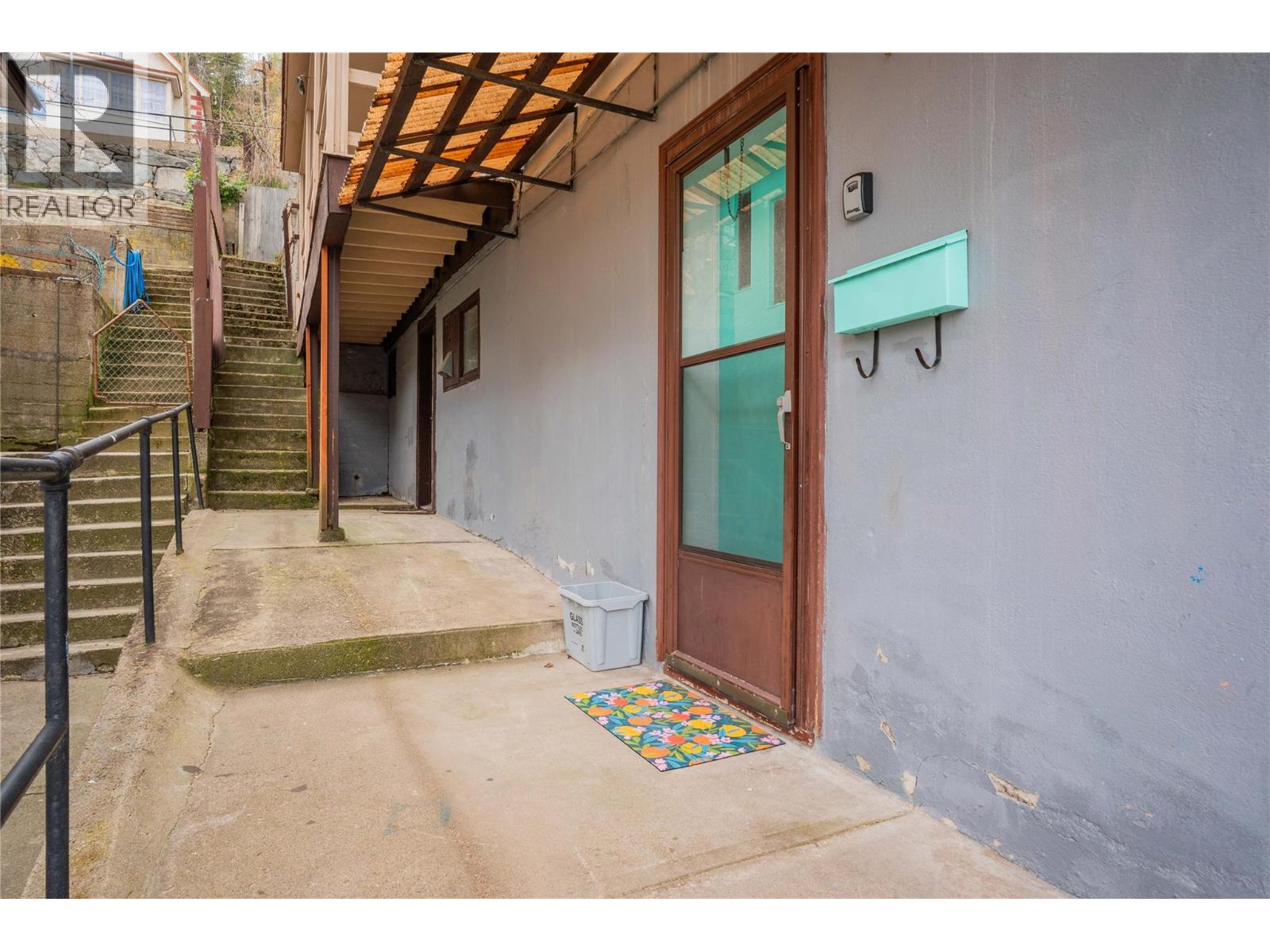 916 Nelson Avenue, Trail
