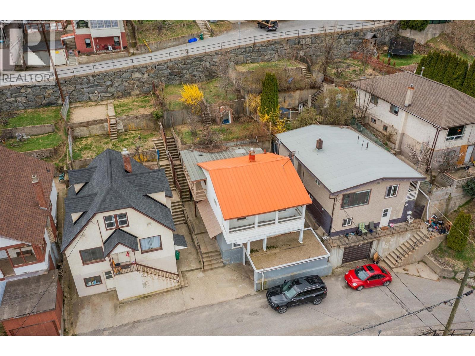916 Nelson Avenue, Trail