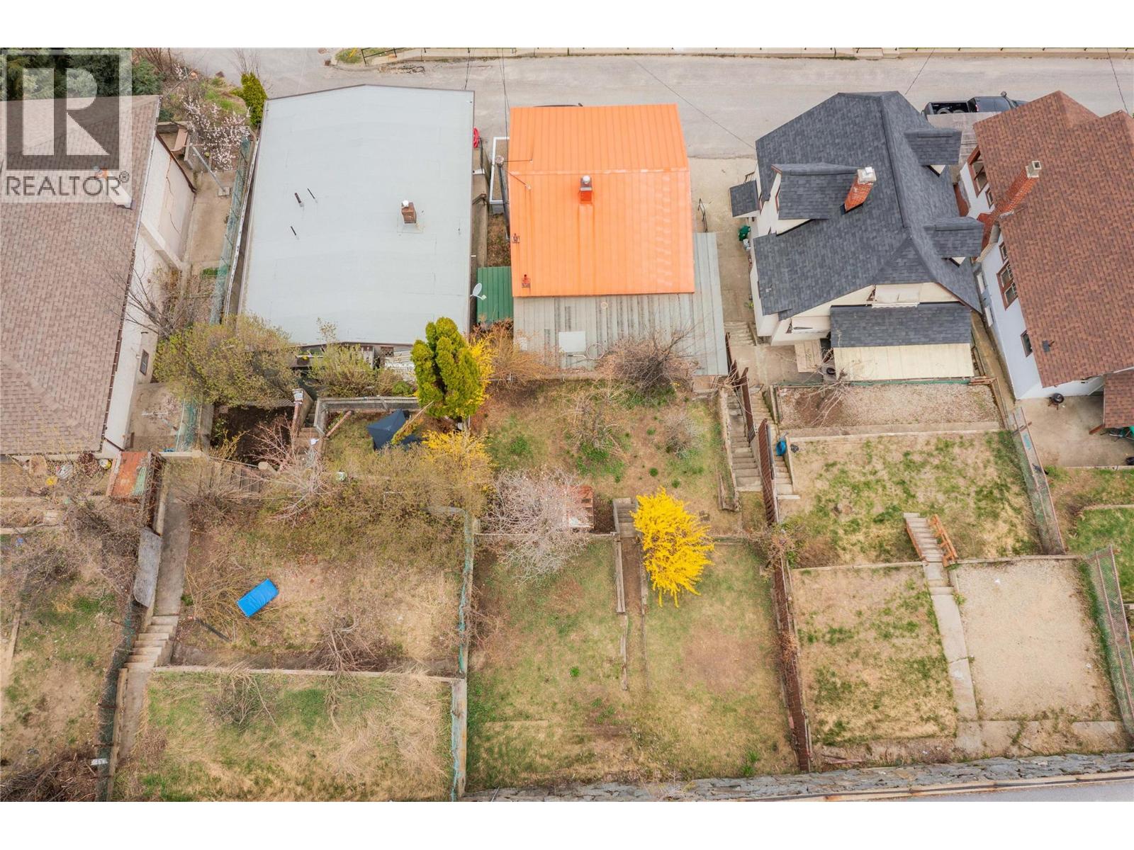 916 Nelson Avenue, Trail