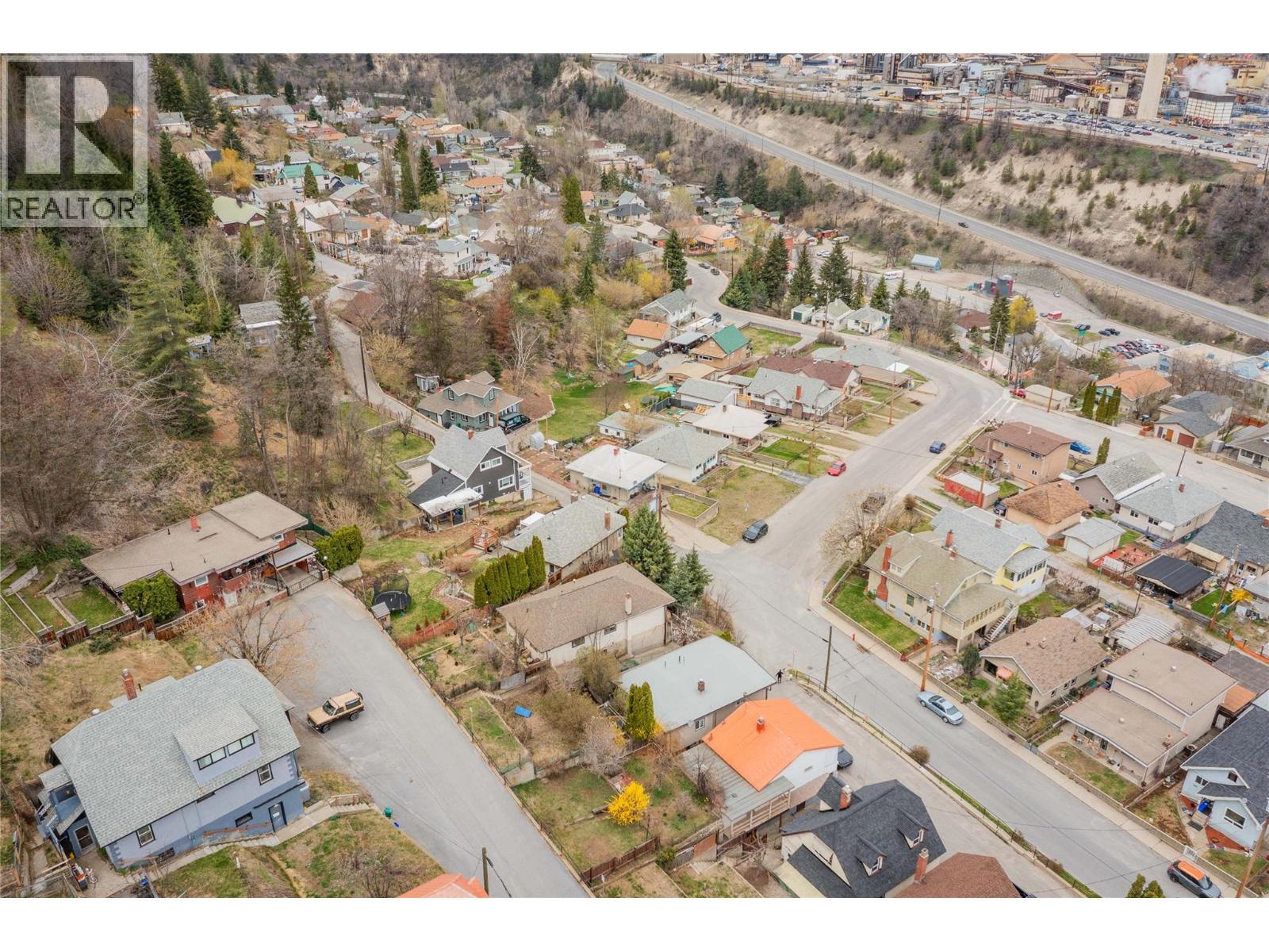 916 Nelson Avenue, Trail