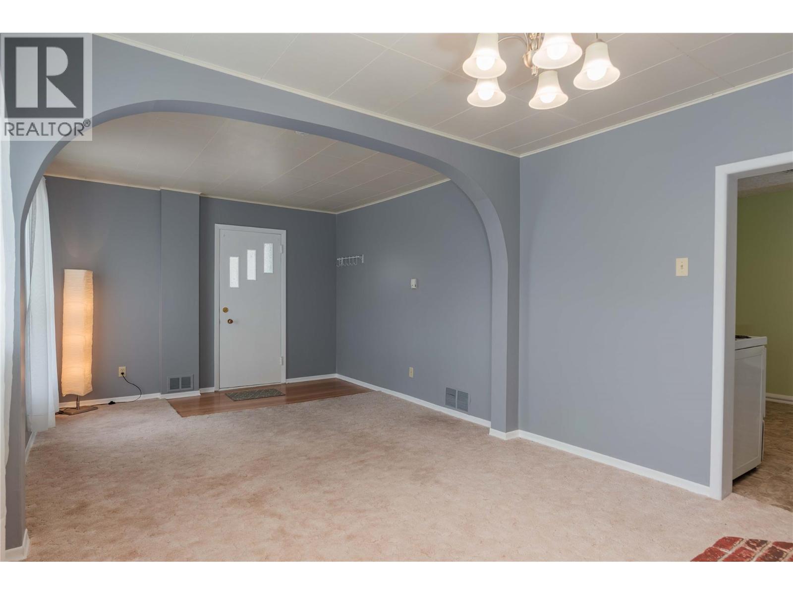 916 Nelson Avenue, Trail