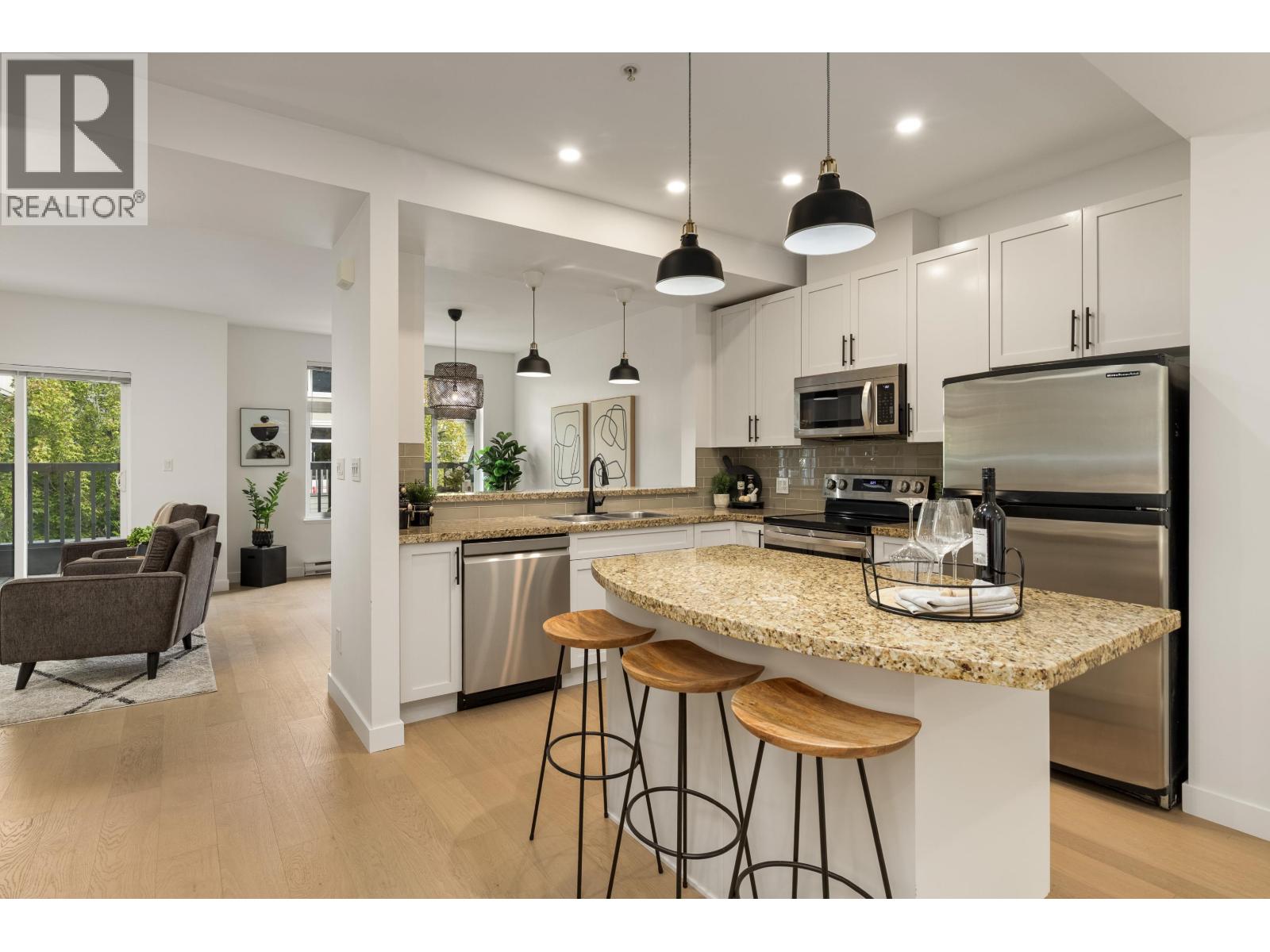 41 40632 GOVERNMENT ROAD, Squamish