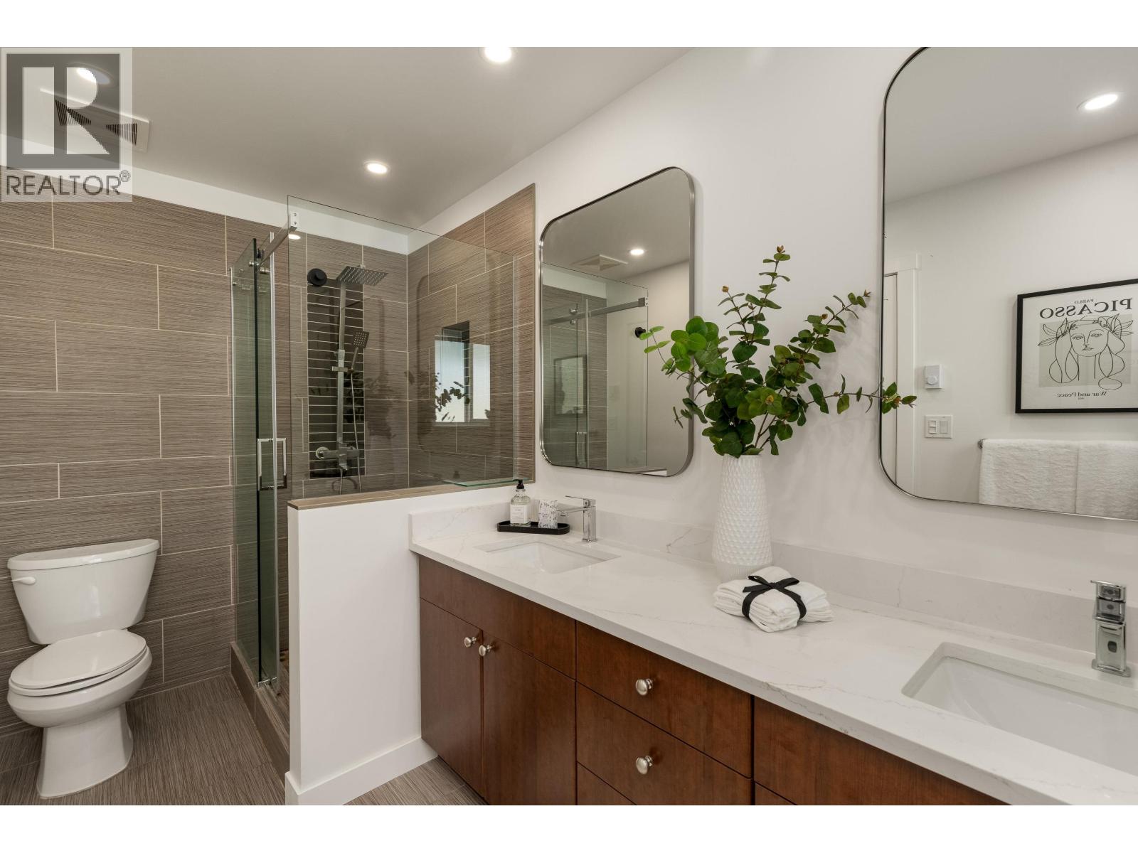 41 40632 GOVERNMENT ROAD, Squamish