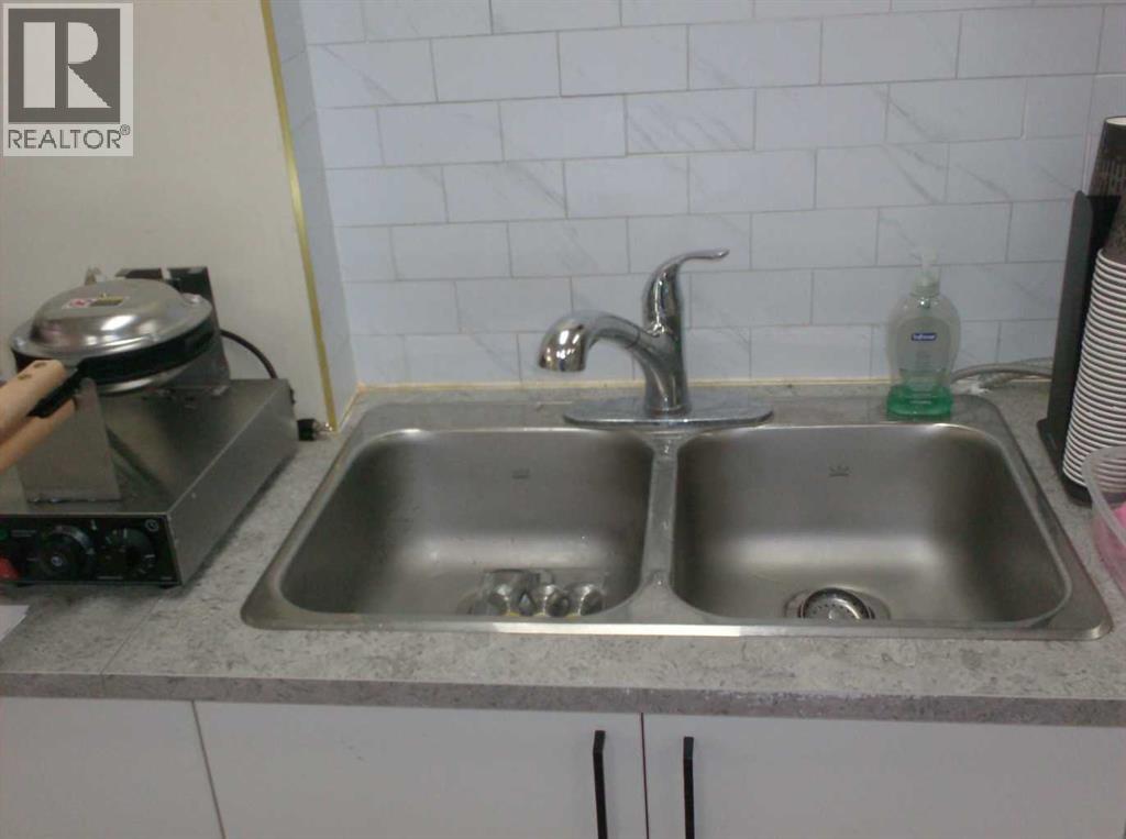Business for Sale in    Avenue NE Tuxedo Park Calgary 