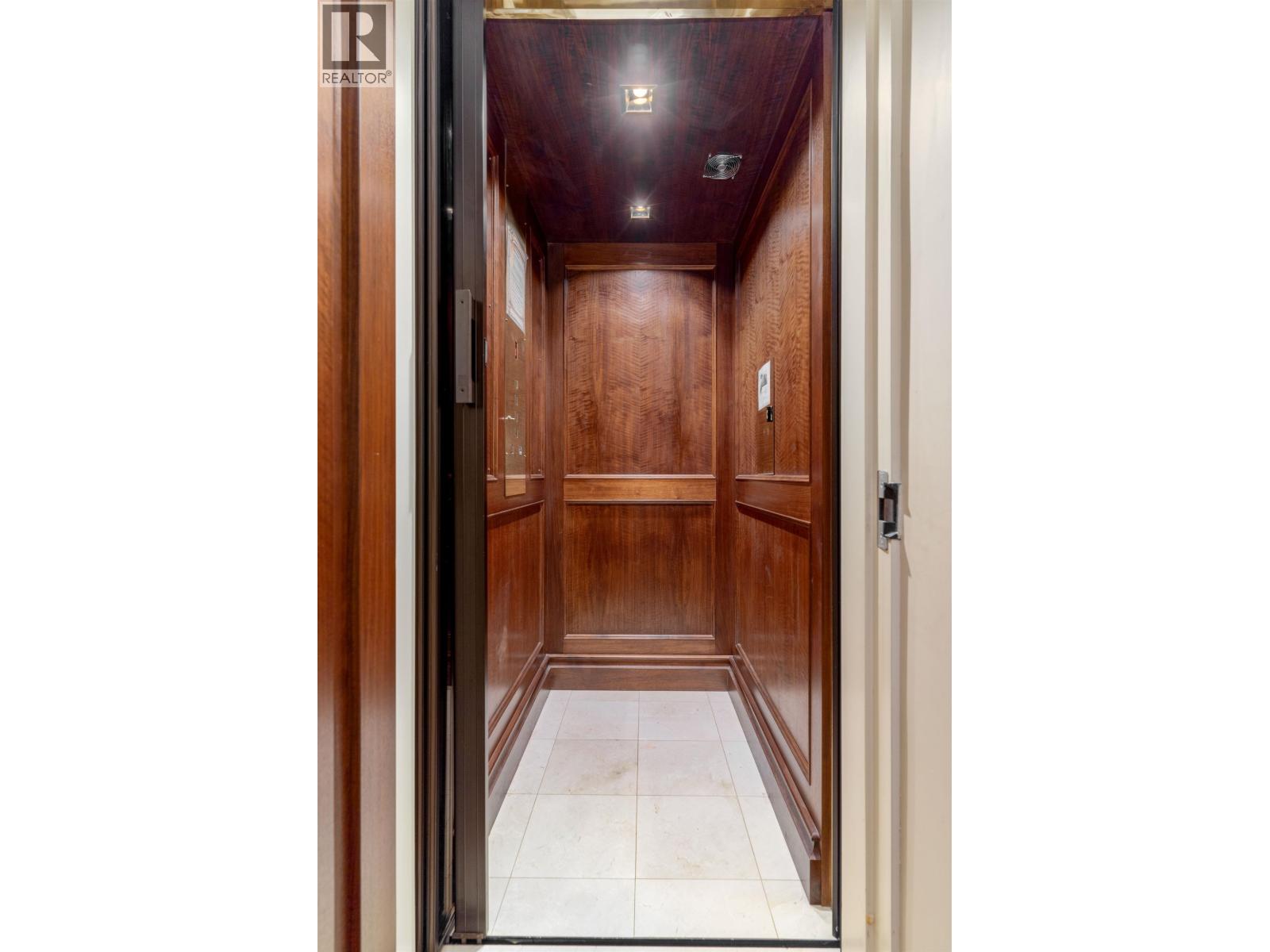 House in Vancouver - Image 19
