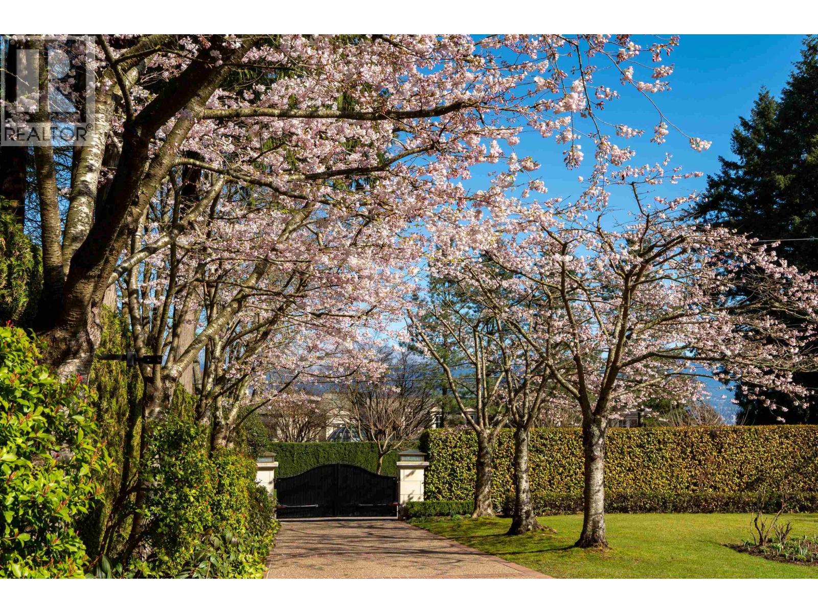 House in Vancouver - Image 32