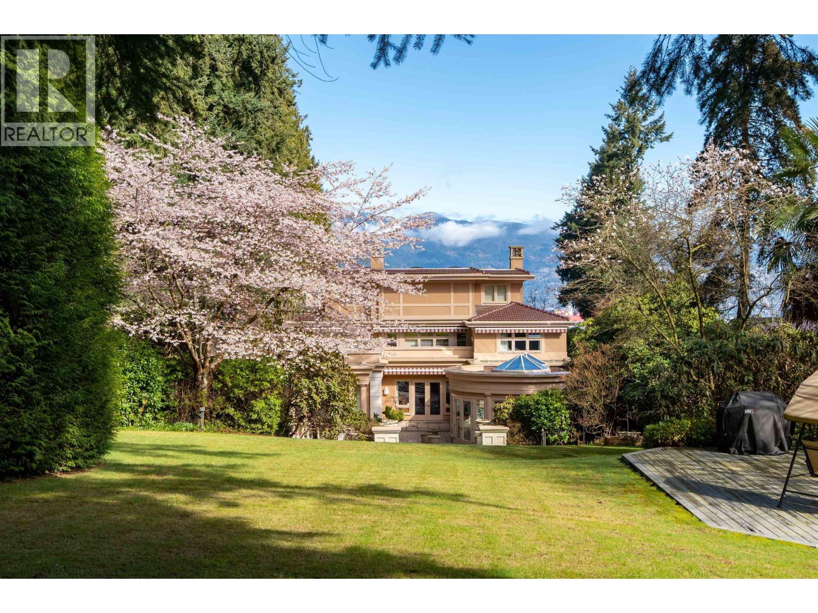 House in Vancouver - Image 36