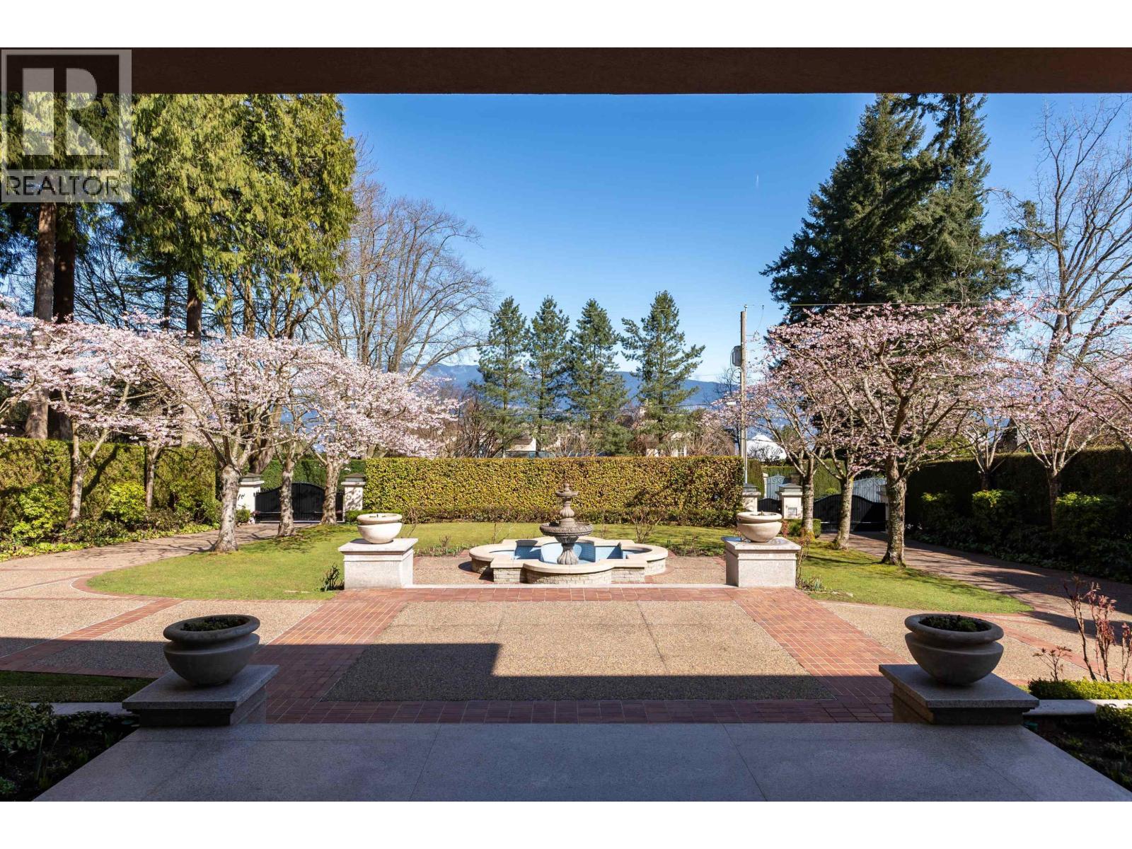 House in Vancouver - Image 38