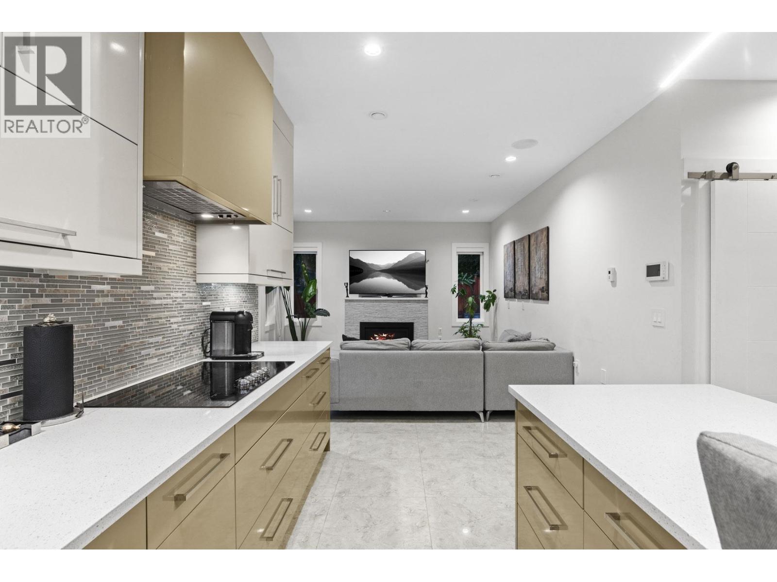 4935 CEDARCREST AVENUE, North Vancouver