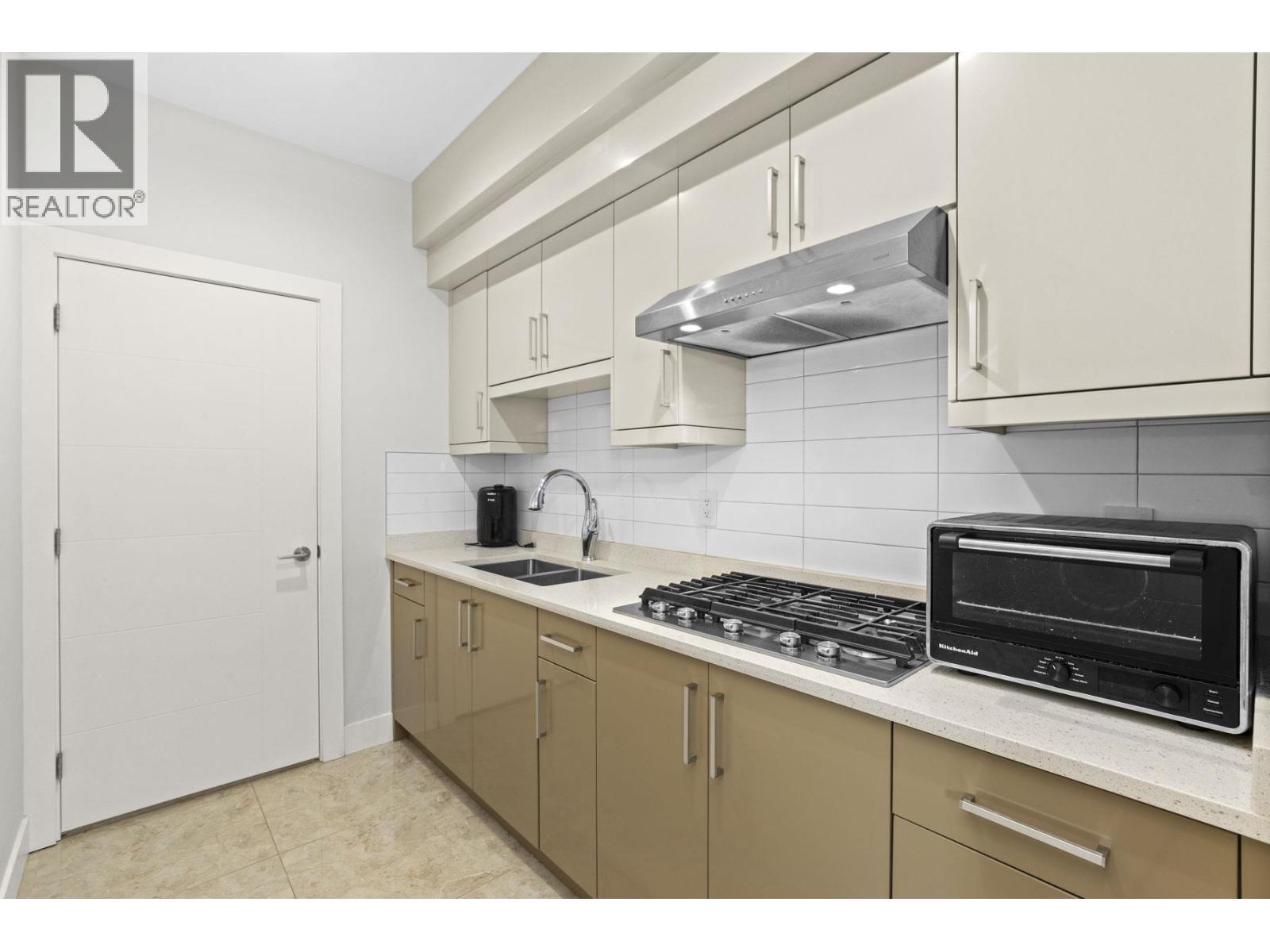 4935 CEDARCREST AVENUE, North Vancouver