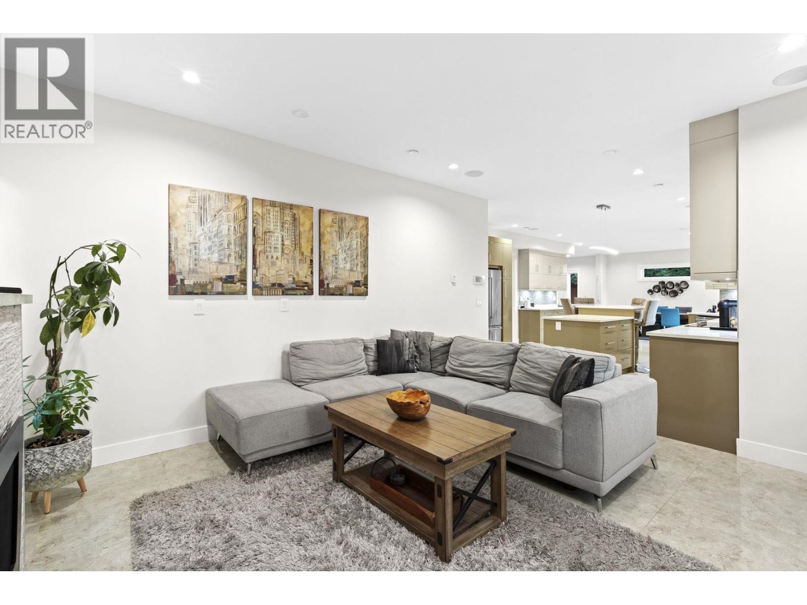 4935 CEDARCREST AVENUE, North Vancouver