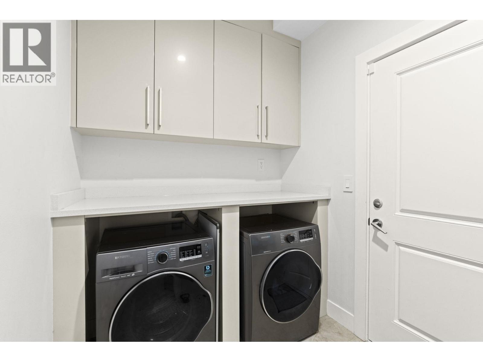 4935 CEDARCREST AVENUE, North Vancouver