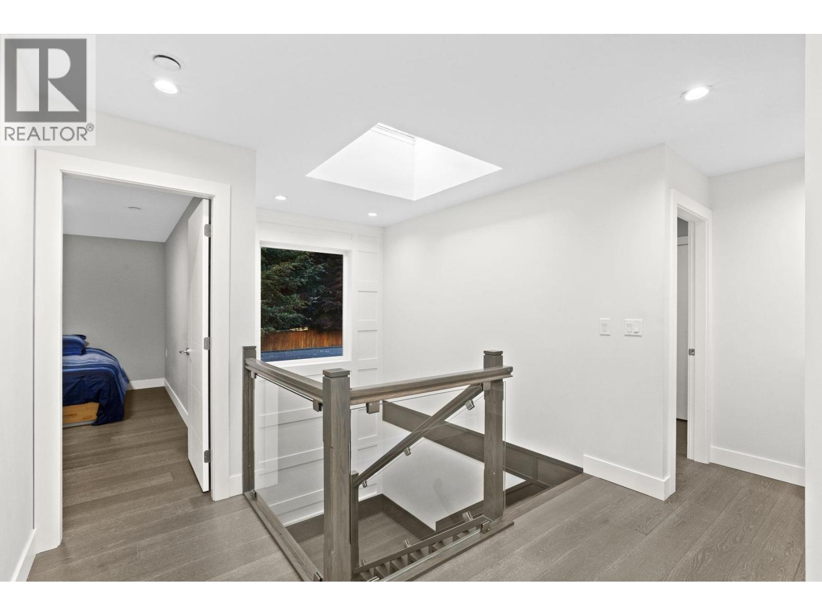 4935 CEDARCREST AVENUE, North Vancouver
