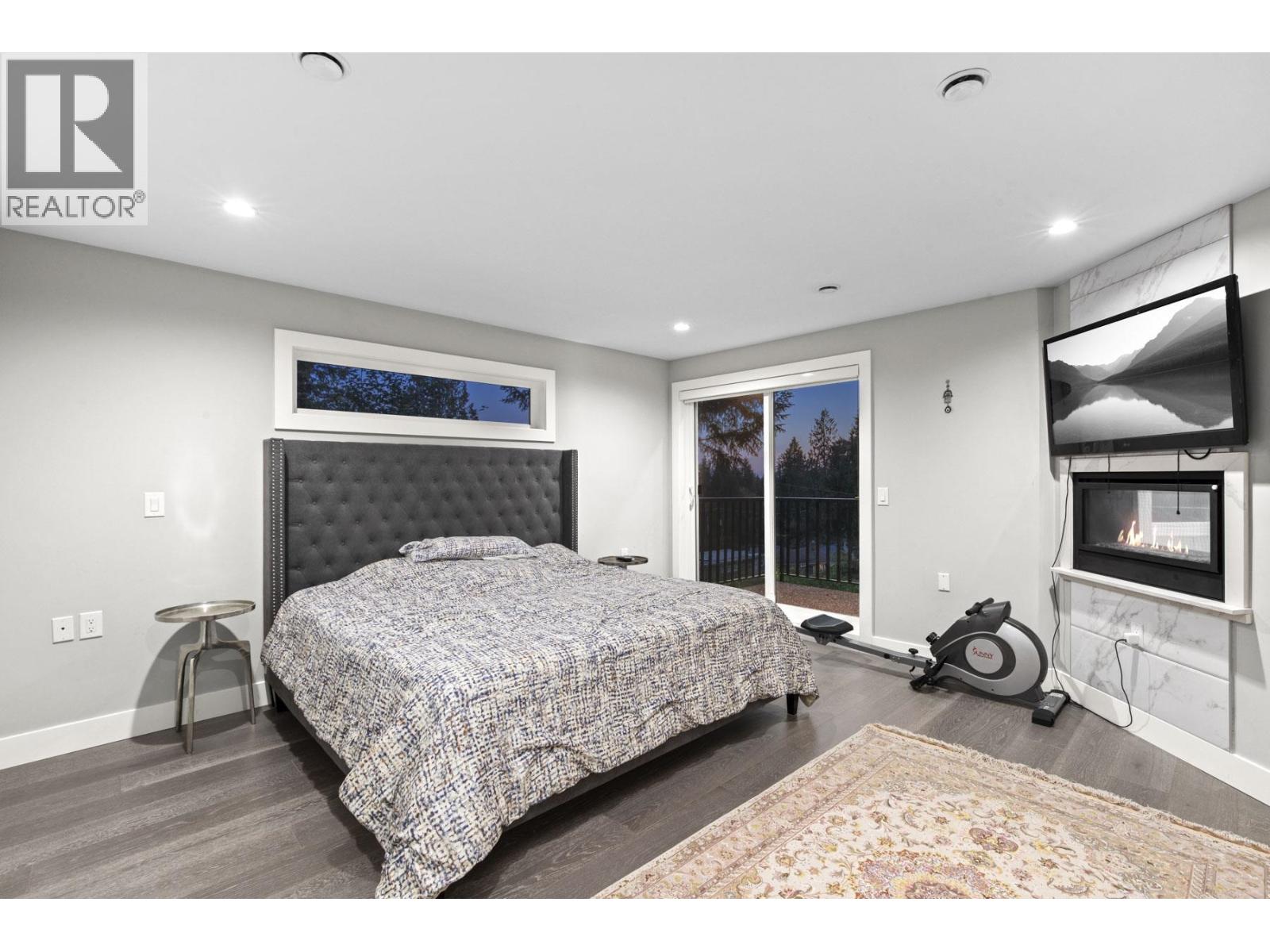 4935 CEDARCREST AVENUE, North Vancouver