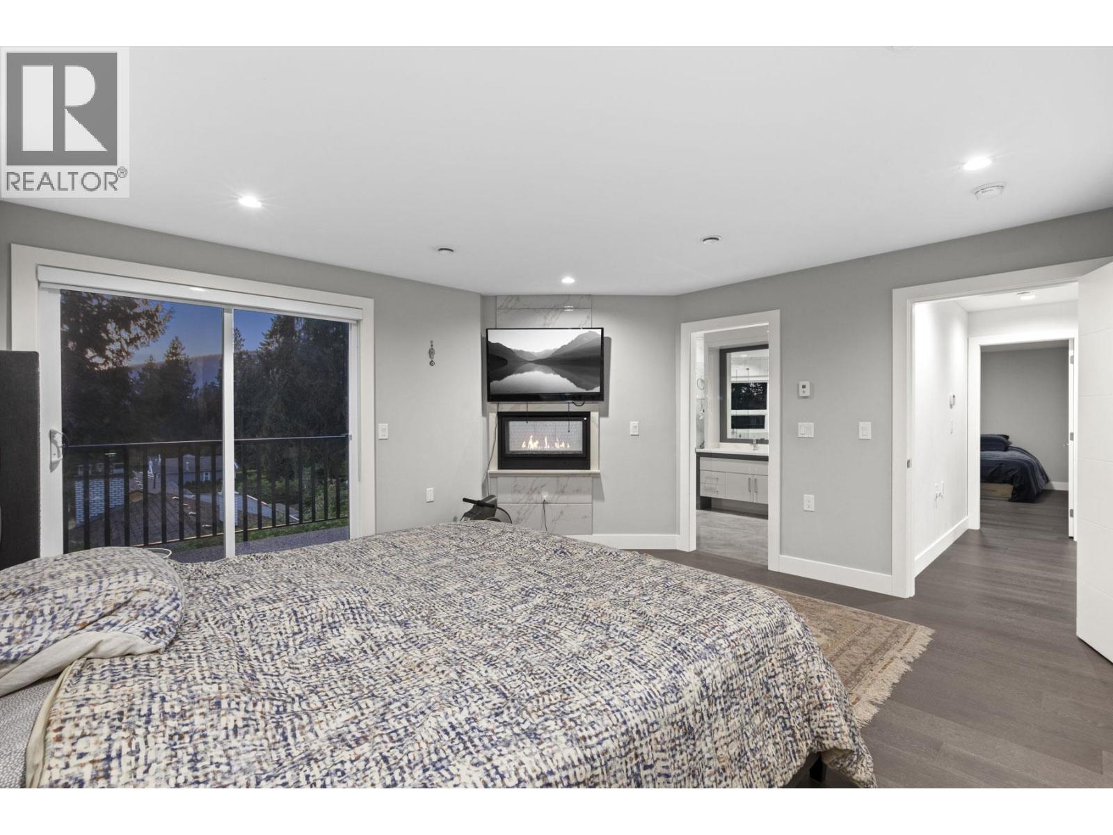 4935 CEDARCREST AVENUE, North Vancouver