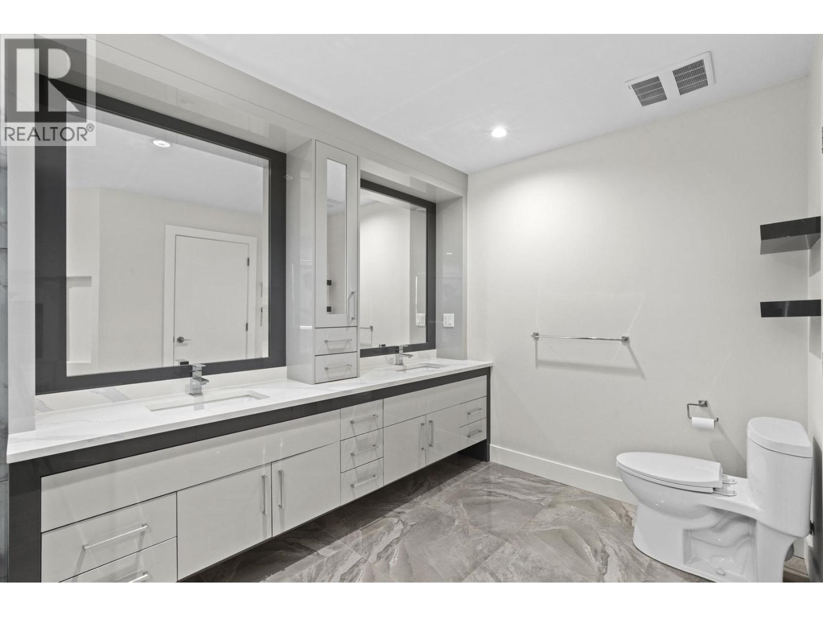 4935 CEDARCREST AVENUE, North Vancouver