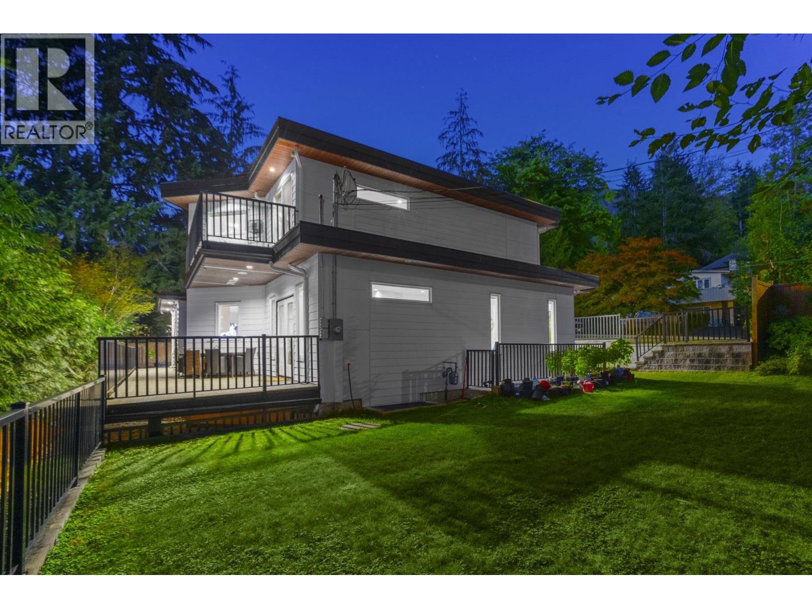 4935 CEDARCREST AVENUE, North Vancouver