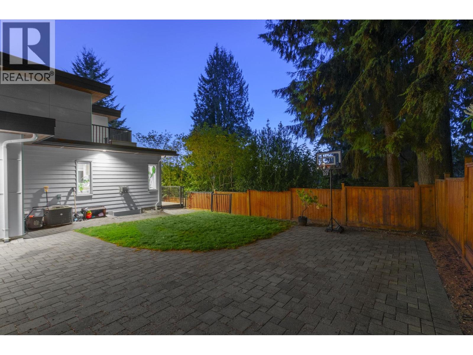4935 CEDARCREST AVENUE, North Vancouver