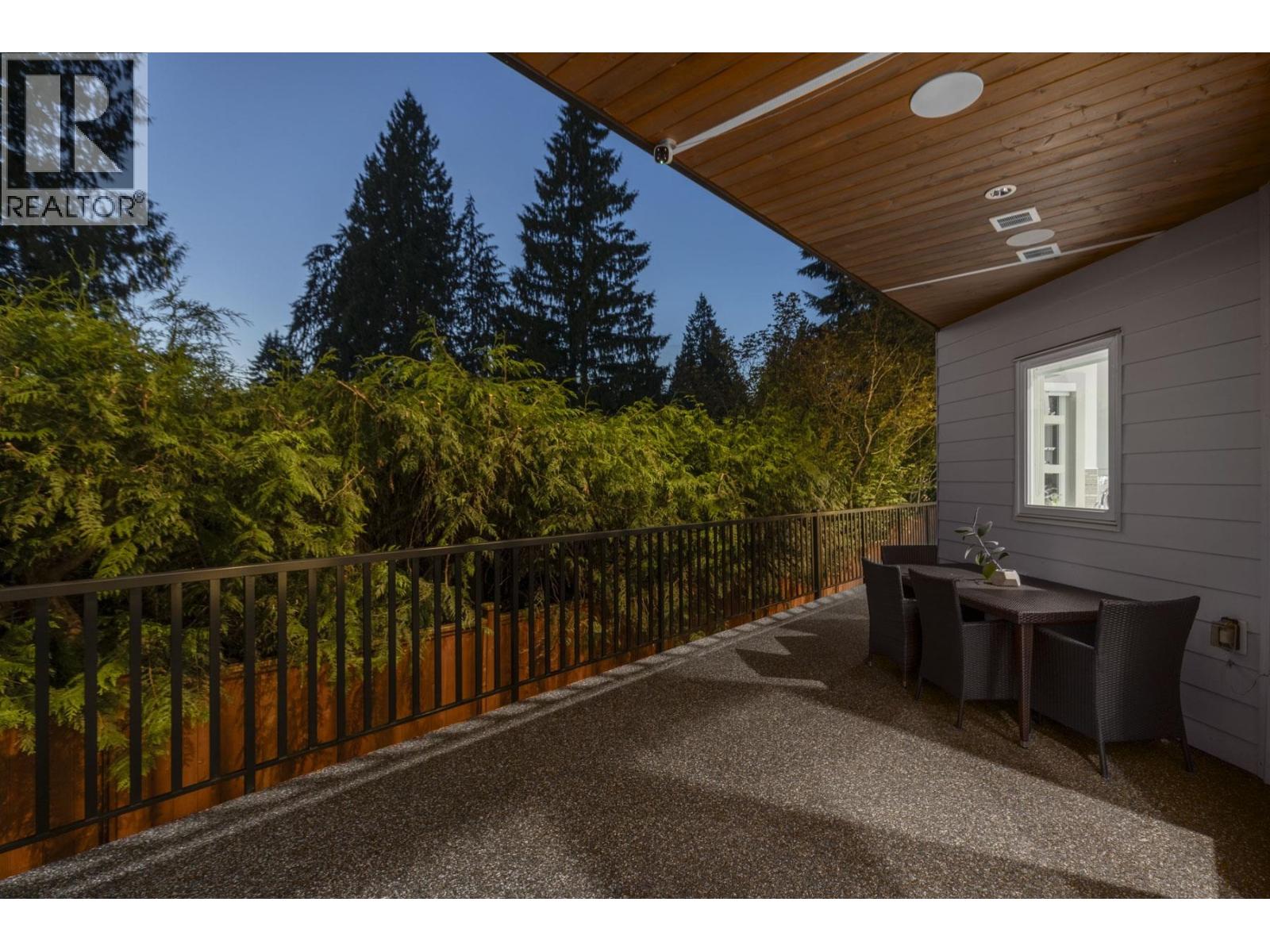 4935 CEDARCREST AVENUE, North Vancouver