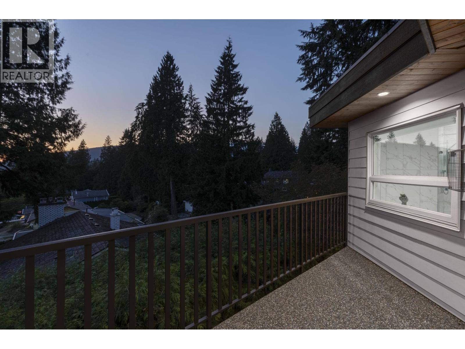 4935 CEDARCREST AVENUE, North Vancouver
