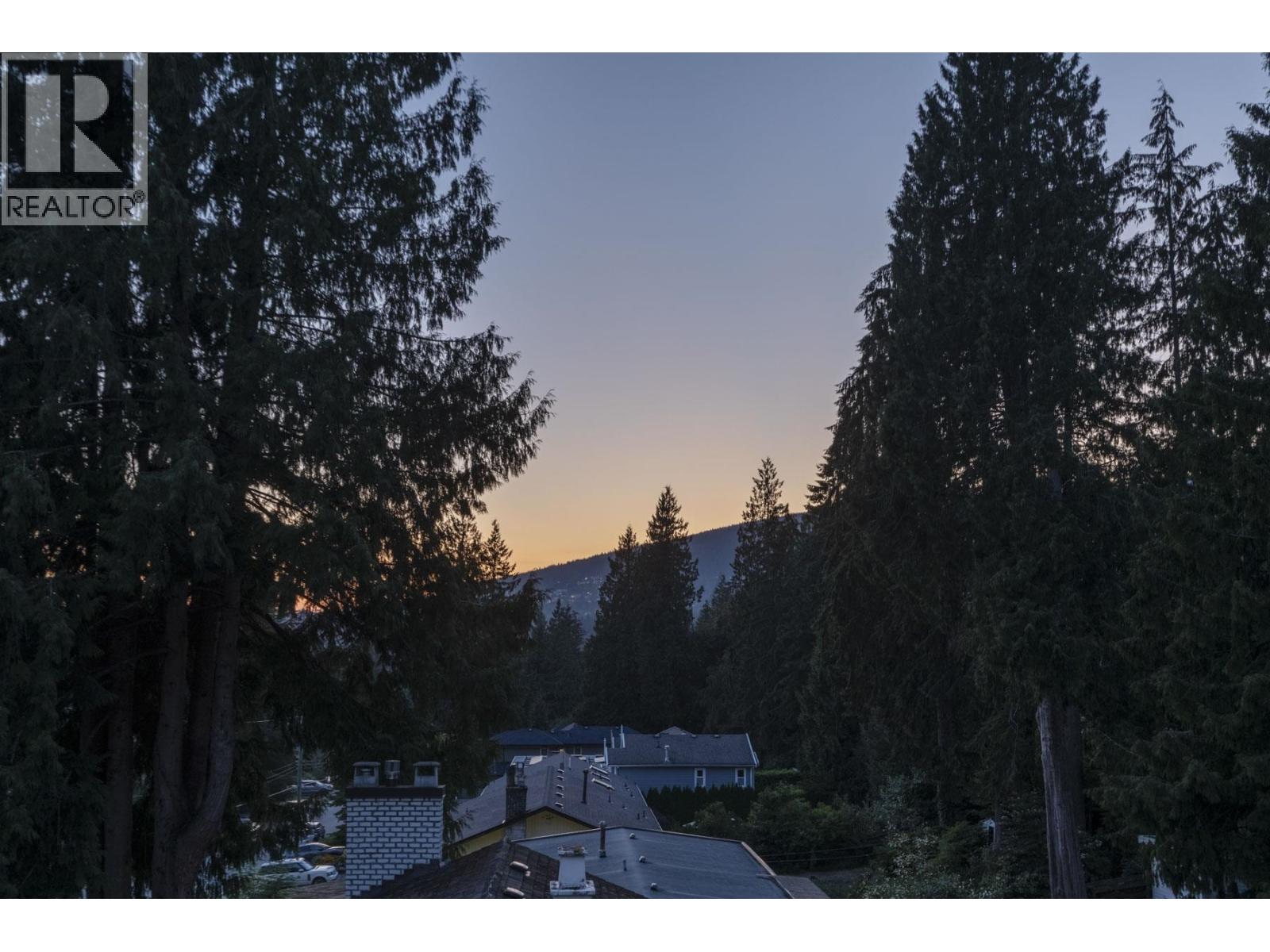 4935 CEDARCREST AVENUE, North Vancouver