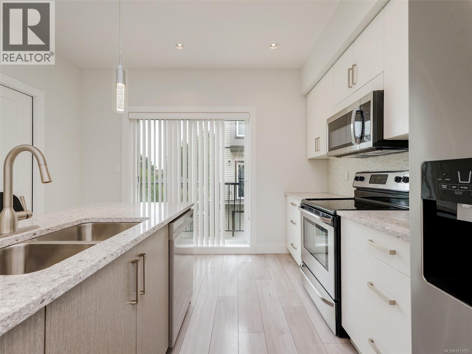 101 2821 Jacklin Rd, Langford