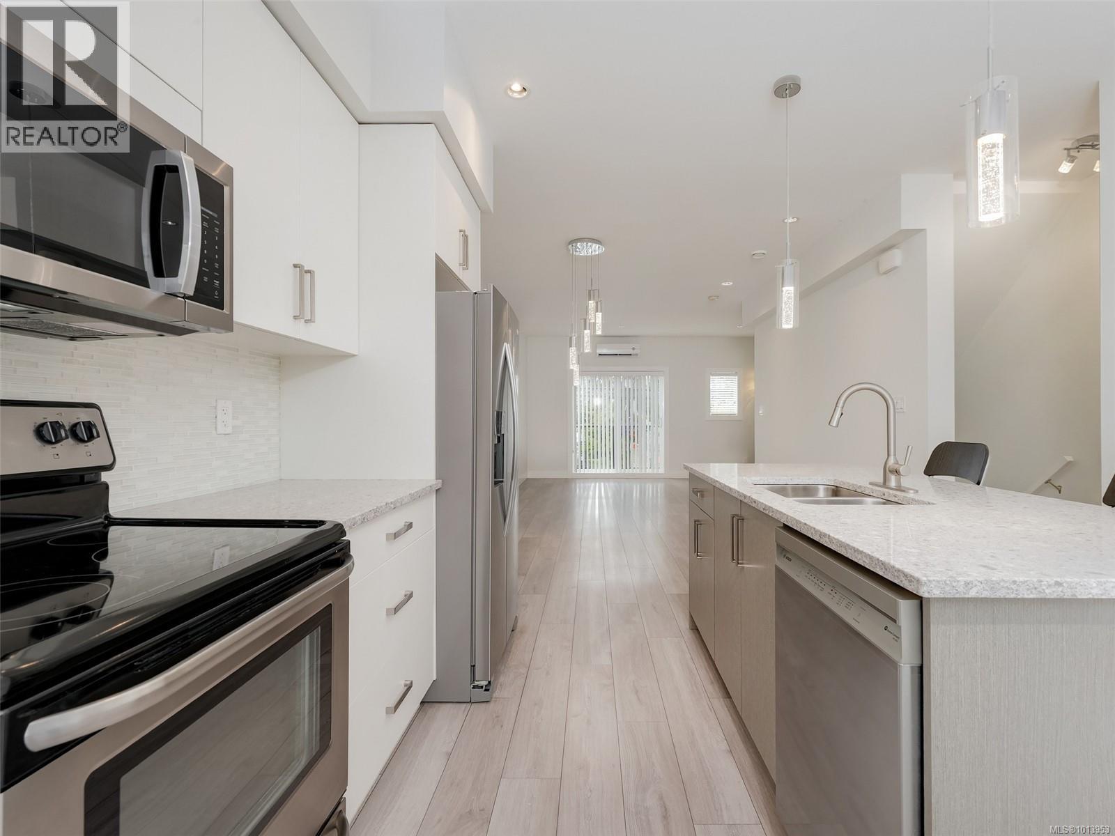 101 2821 Jacklin Rd, Langford