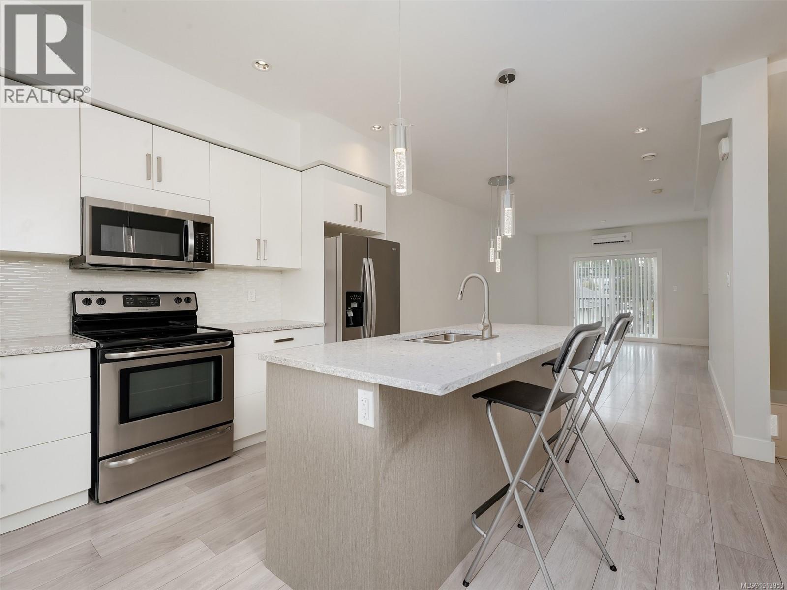 101 2821 Jacklin Rd, Langford