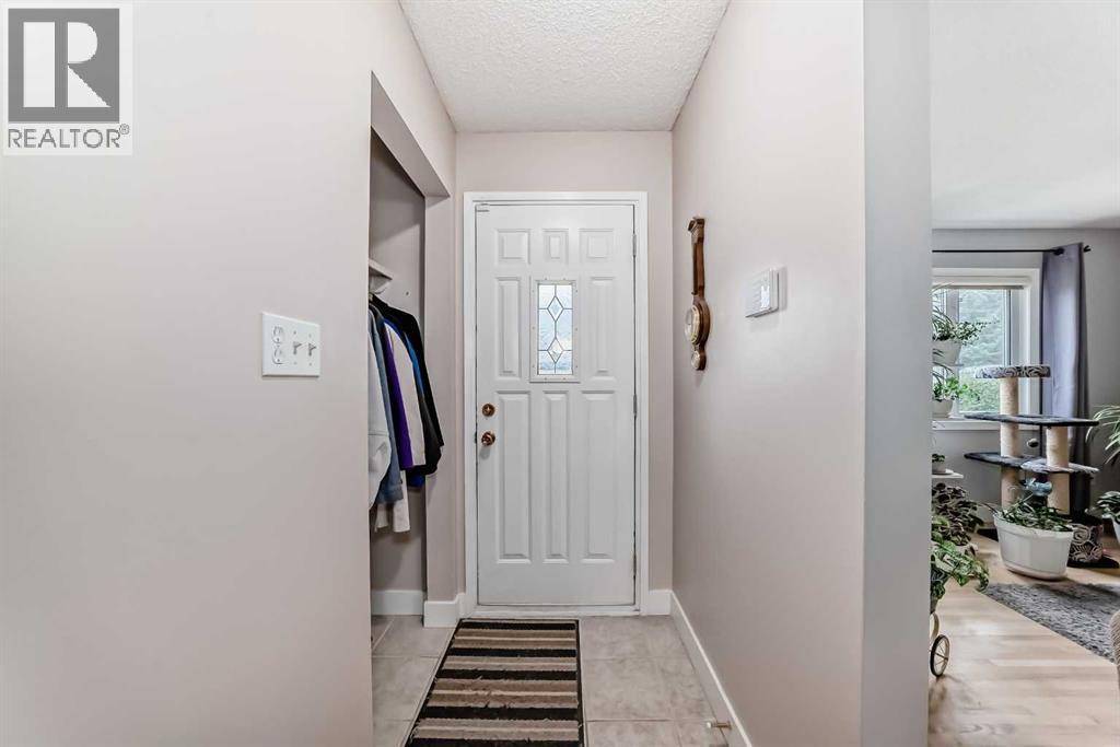 Single Family House Bungalow for Sale in  Hunterston Hill NW Huntington Hills Calgary 
