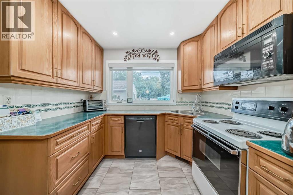 Single Family House Bungalow for Sale in  Hunterston Hill NW Huntington Hills Calgary 
