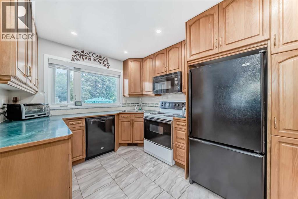 Single Family House Bungalow for Sale in  Hunterston Hill NW Huntington Hills Calgary 