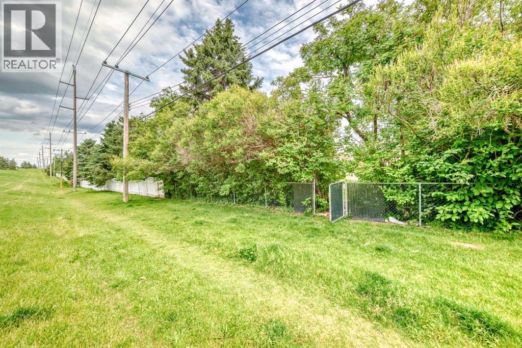 Single Family House Bungalow for Sale in  Hunterston Hill NW Huntington Hills Calgary 
