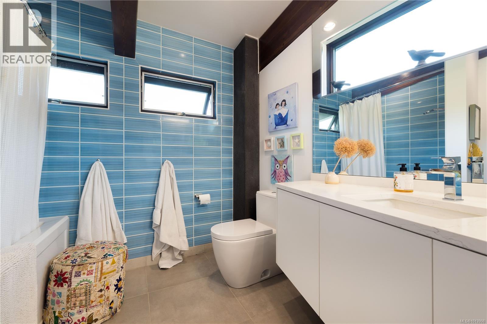  7756 West Saanich Road, Central Saanich