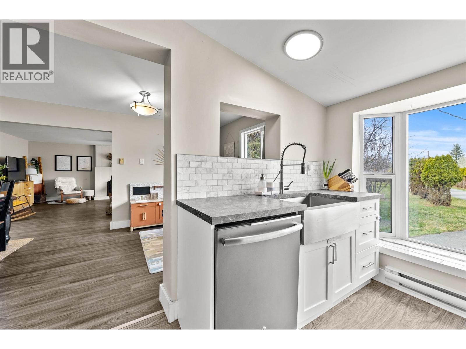 366 Staines Road, Barriere