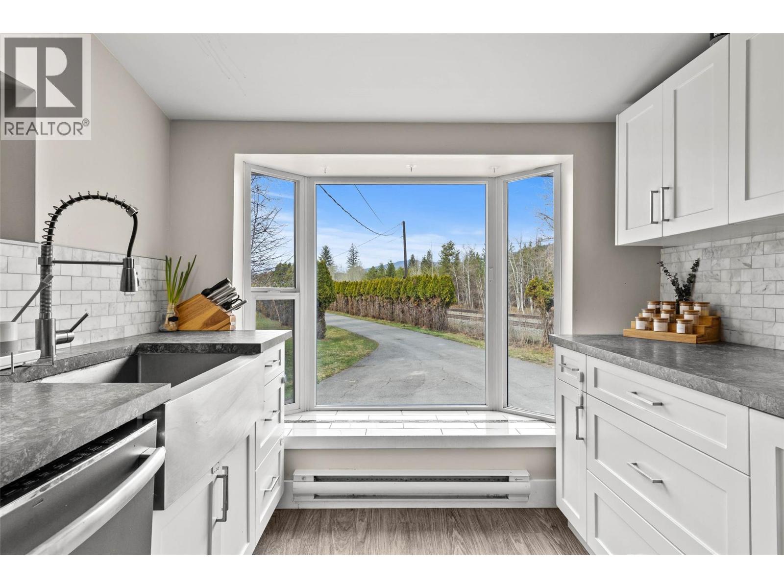 366 Staines Road, Barriere