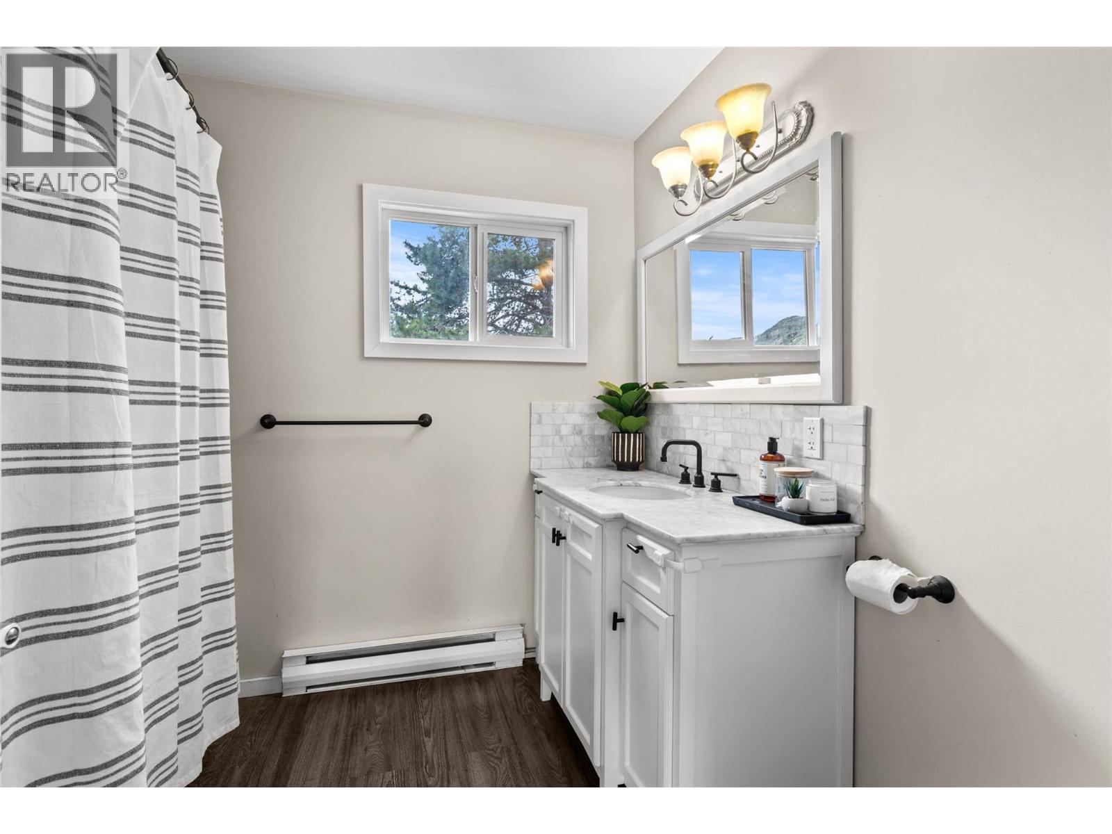 366 Staines Road, Barriere