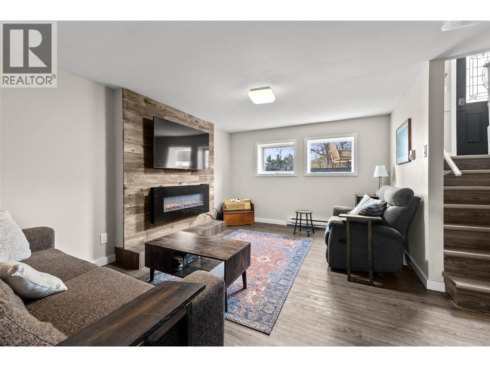 366 Staines Road, Barriere