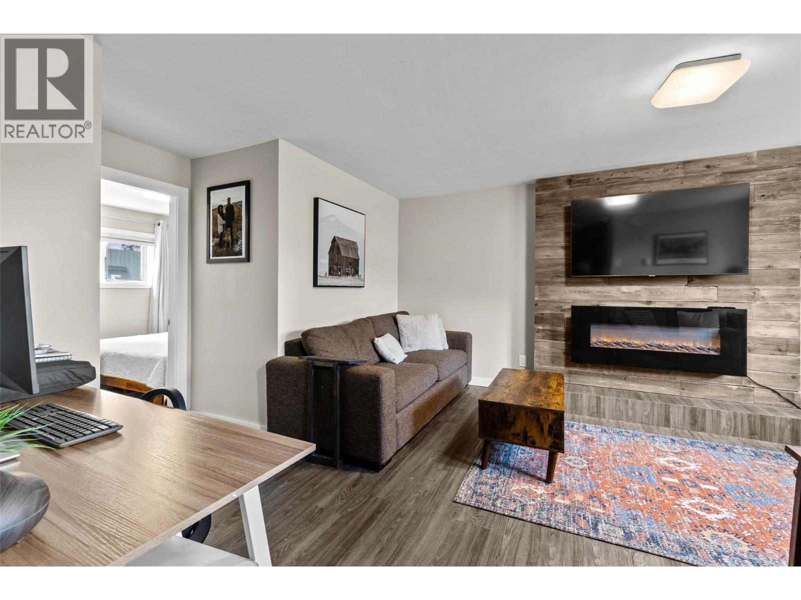 366 Staines Road, Barriere