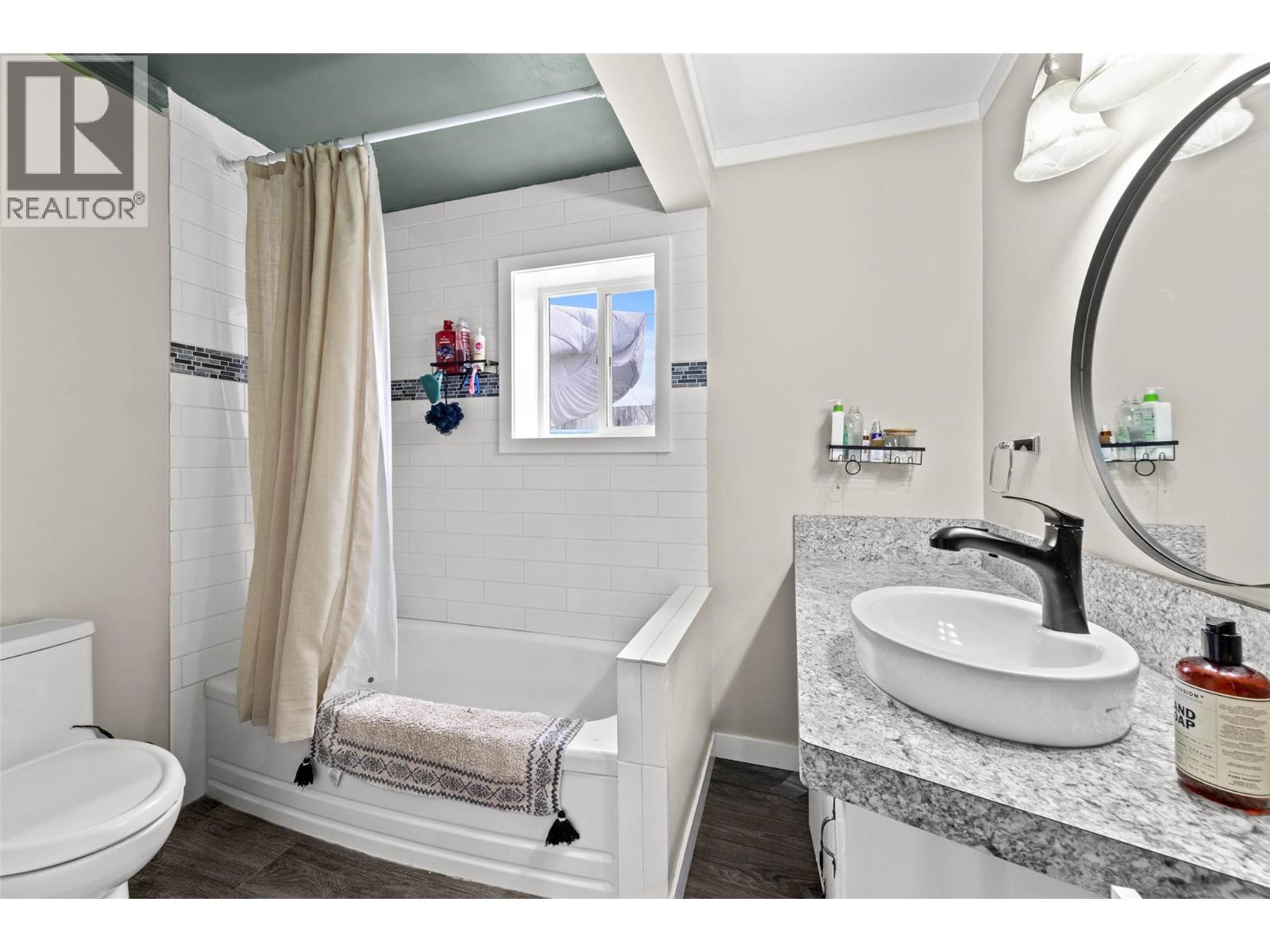 366 Staines Road, Barriere