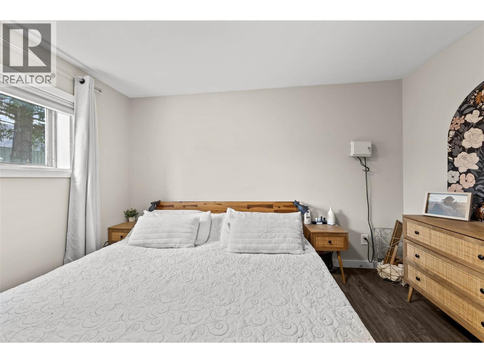 366 Staines Road, Barriere