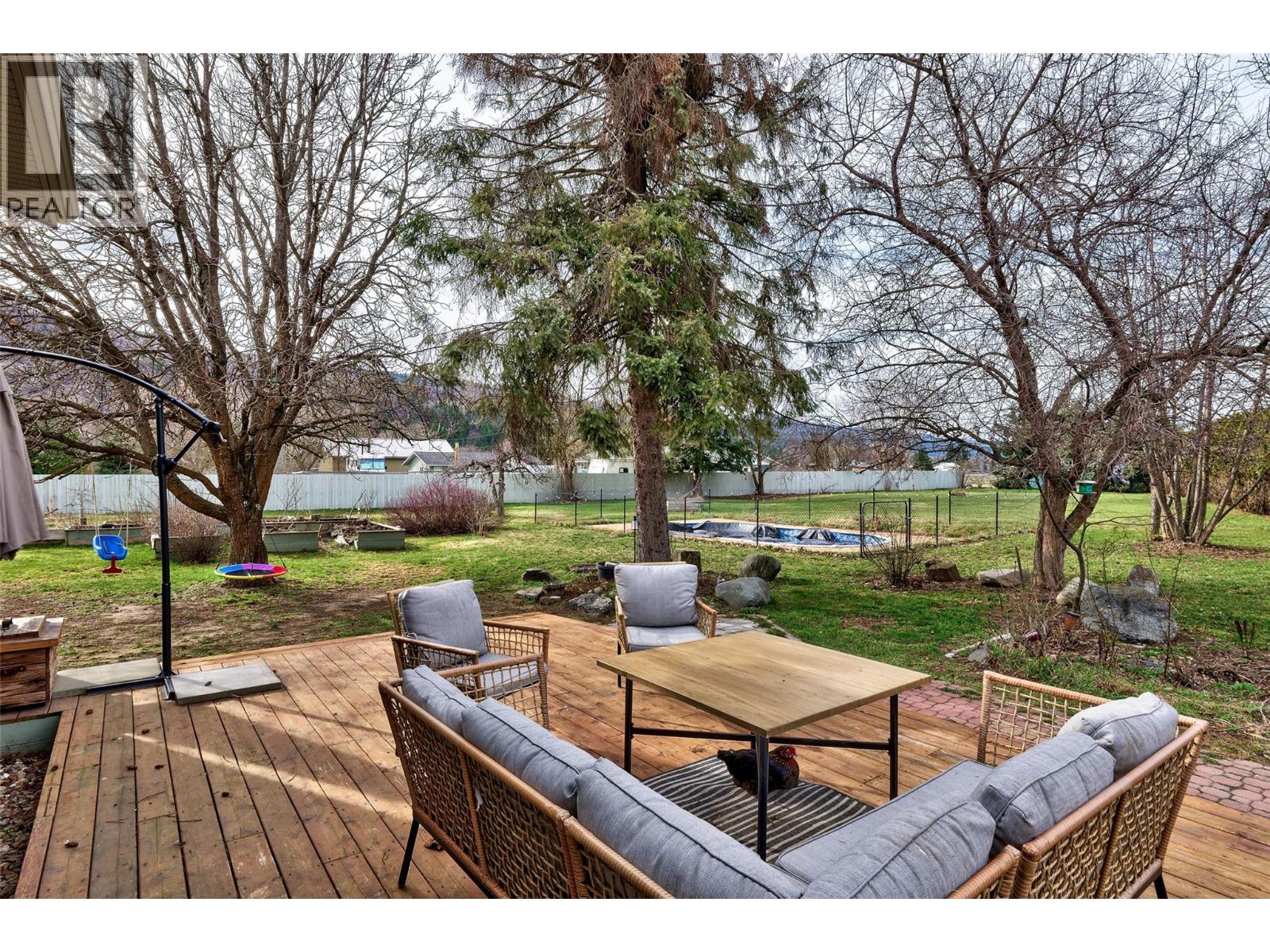 366 Staines Road, Barriere